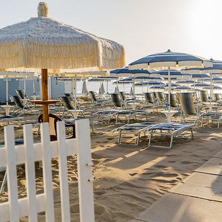 Hotel Joli Альба-Адріатіка Екстер'єр фото