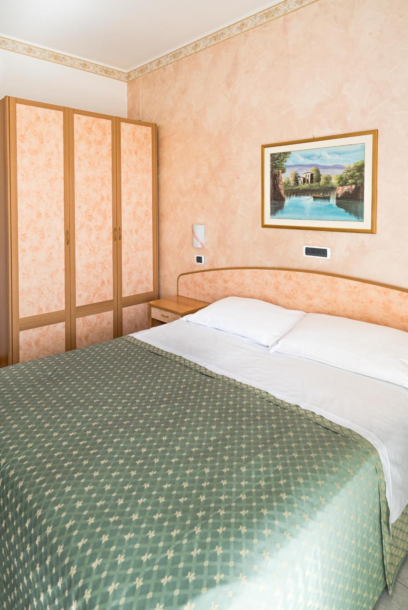 Hotel Joli Альба-Адріатіка Екстер'єр фото