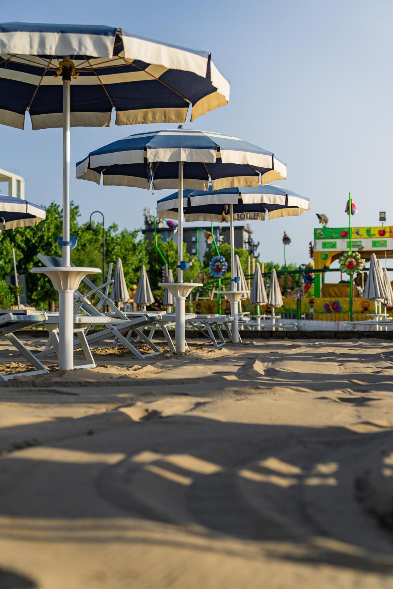 Hotel Joli Альба-Адріатіка Екстер'єр фото